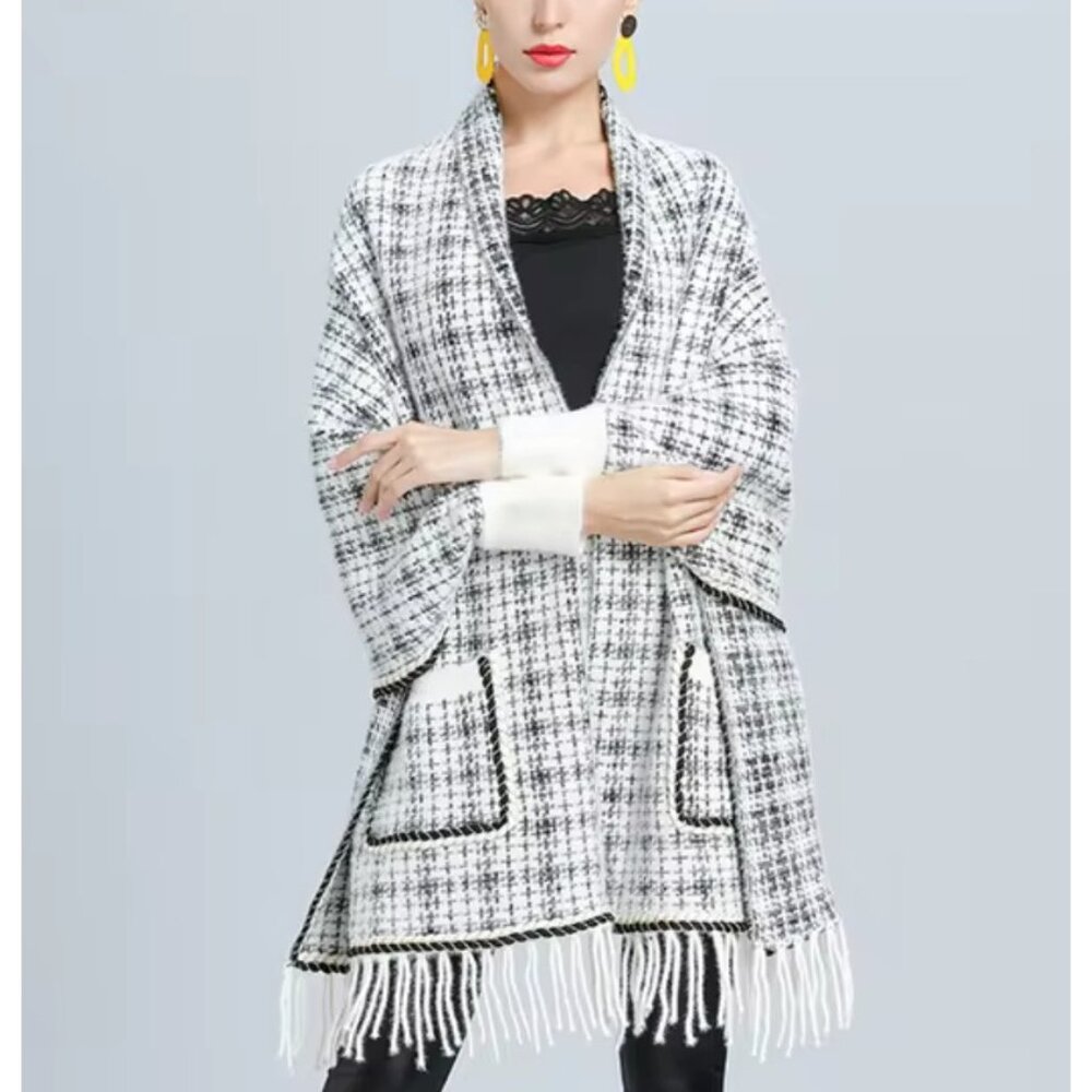 NWT Women's Cardigan Batwing Sleeves Poncho With Pocket White Black Size M